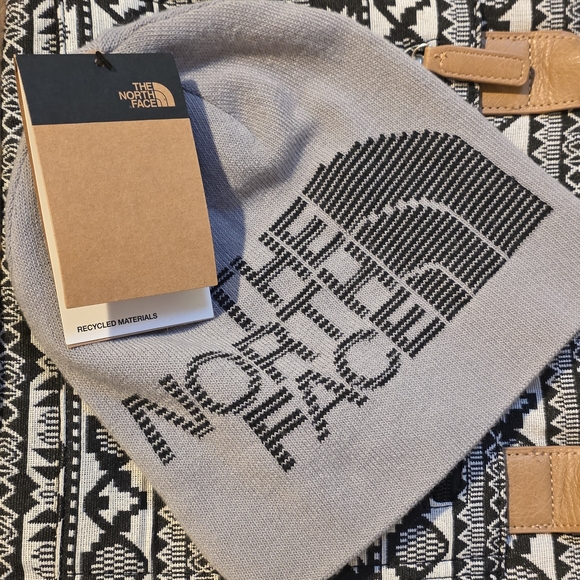 The North Face Gray Beanie - Picture 1 of 5